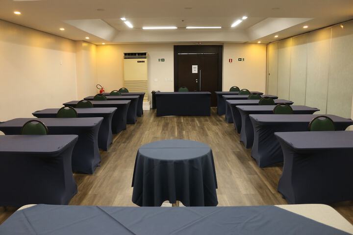 Ballroom/Hall 28 of 36
