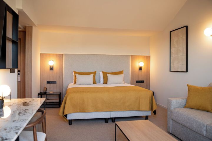 Room 4 of 48