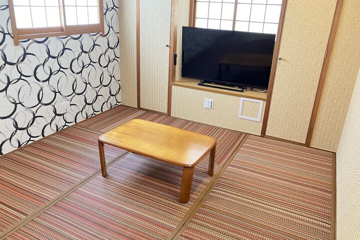 Room 4 of 12