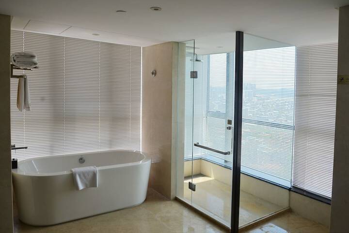 Room 28 of 58