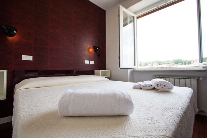 Room 4 of 36