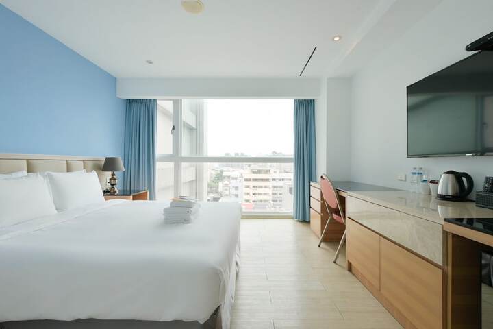 Room 7 of 51