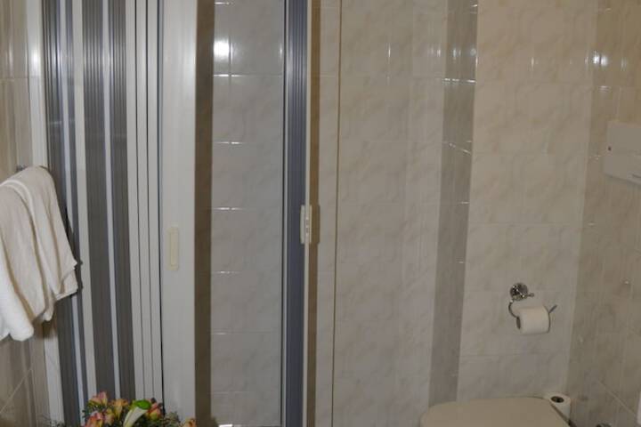 Room 5 of 16