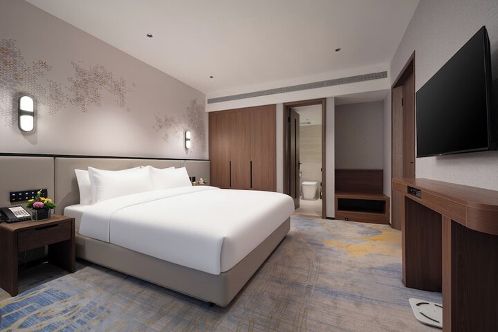 Room 8 of 32