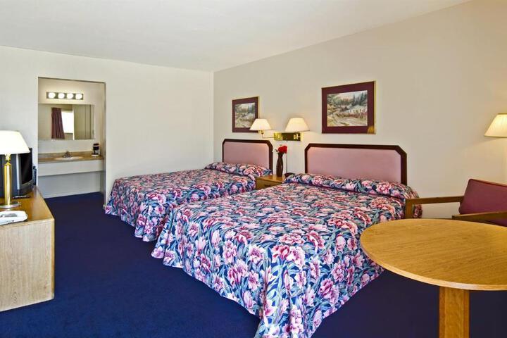 2 Double Beds (6 of 6)