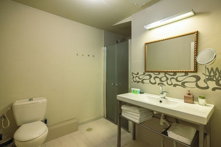 Room 72 of 82