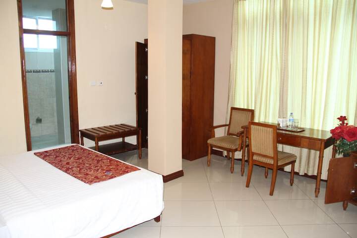Room 11 of 28