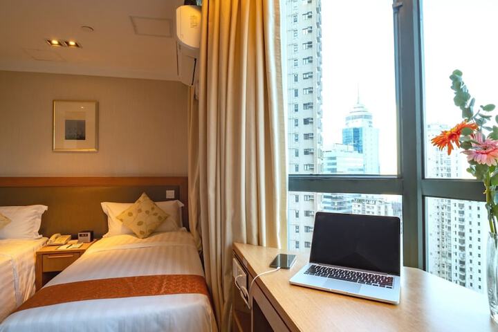 Room 10 of 62