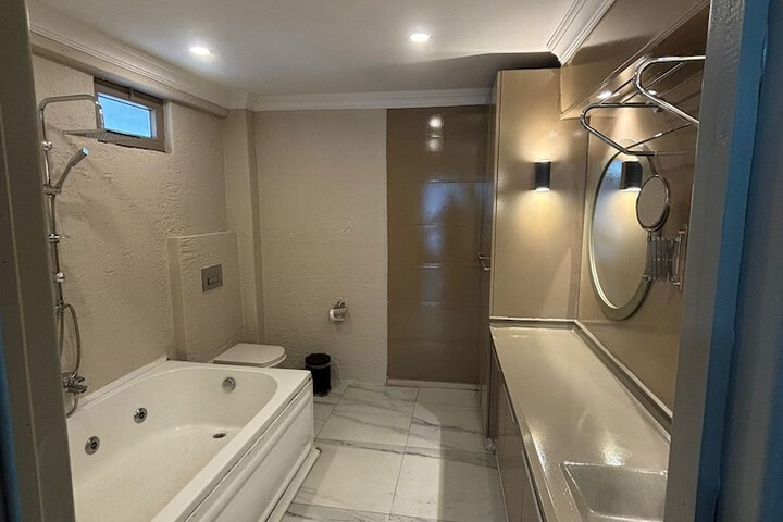 Room 20 of 29
