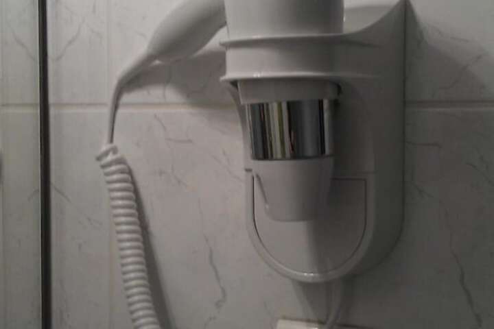 Room 32 of 65