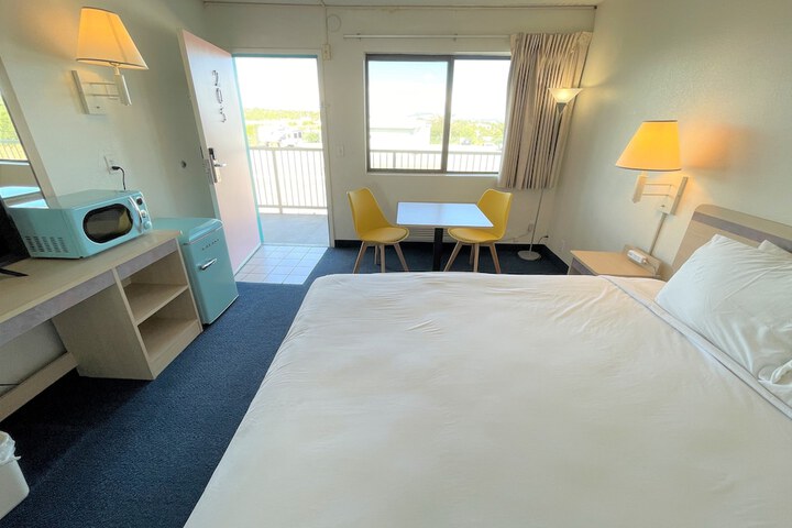 Room 13 of 74