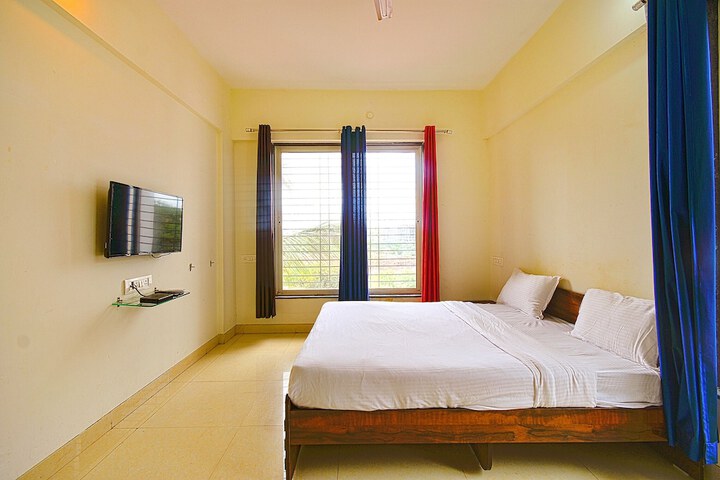 Room 13 of 30