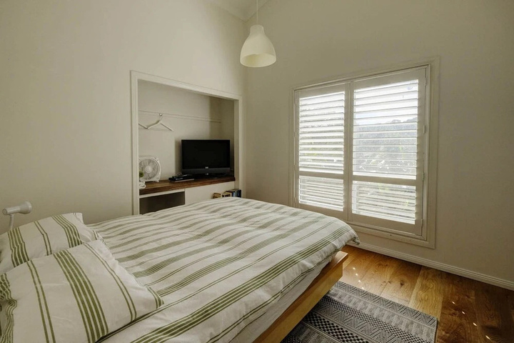 Room 4 of 11