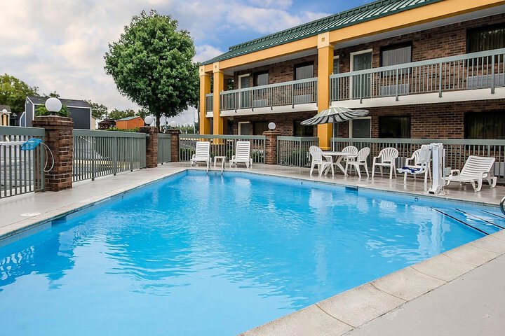 Hotel Pool