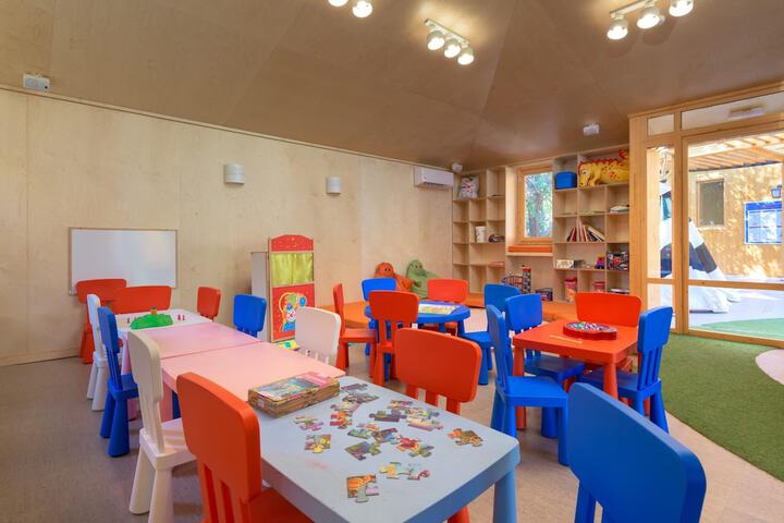 Childrens Activities 100 of 183