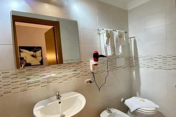 Room 8 of 12