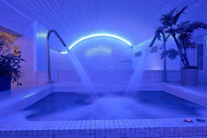 Hotel Pool