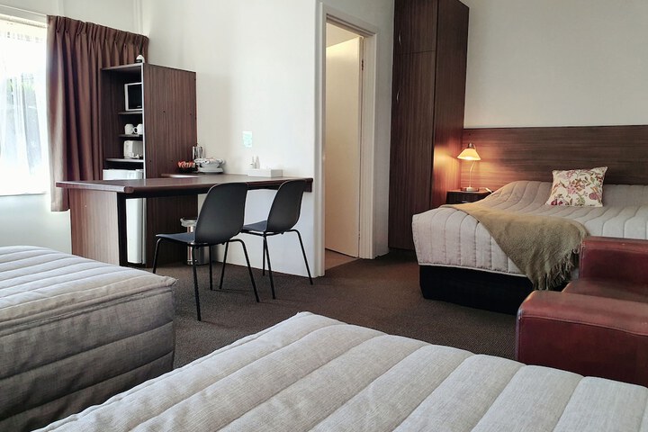 Room 9 of 32