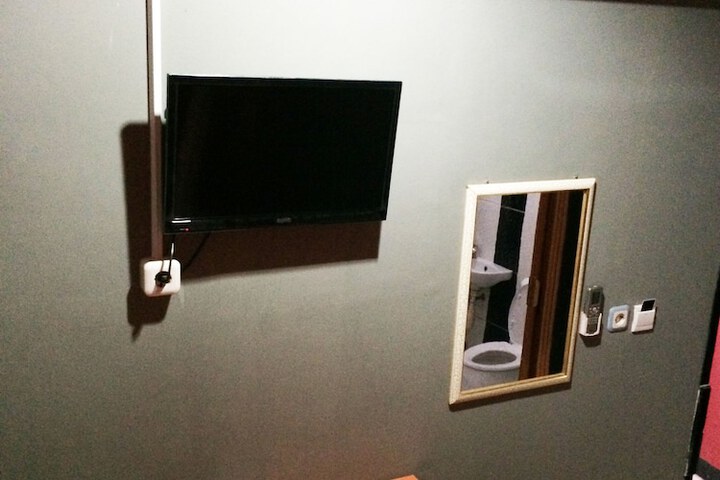 Room 16 of 32