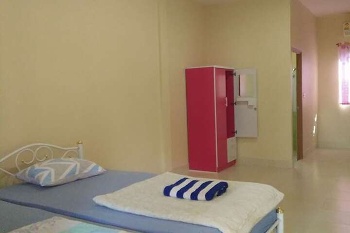 Room 6 of 10