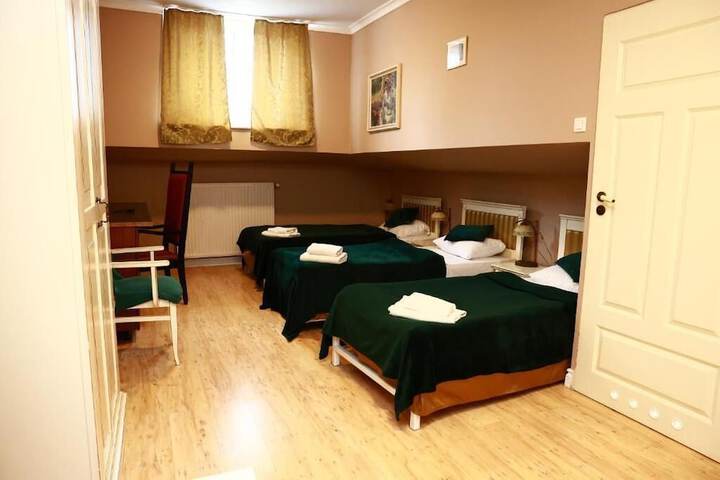Room 4 of 51