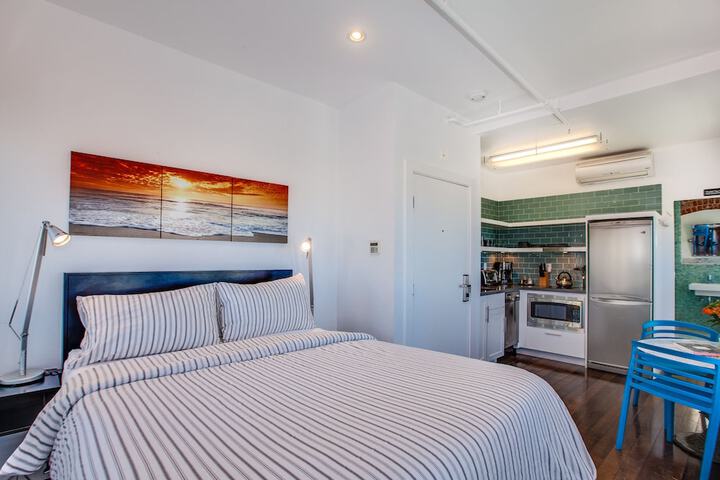 Room 6 of 42