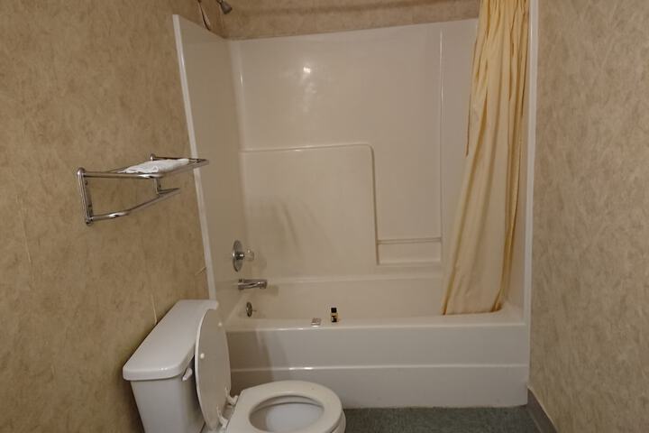 Room 18 of 37