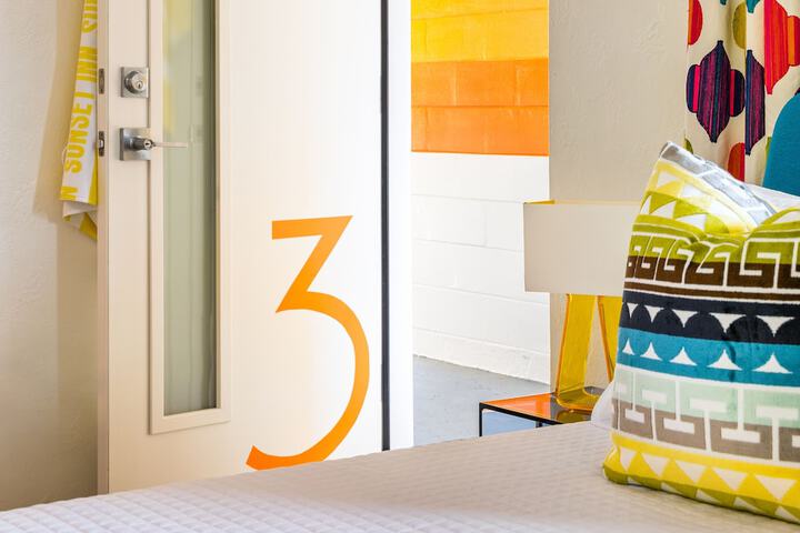 Room 25 of 142