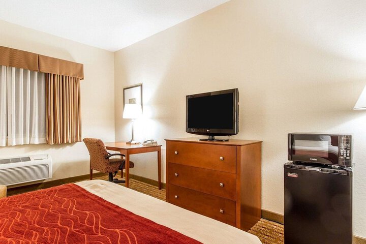 Queen Bed Accessible (11 of 24)