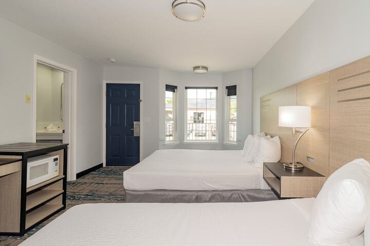 Room 11 of 48