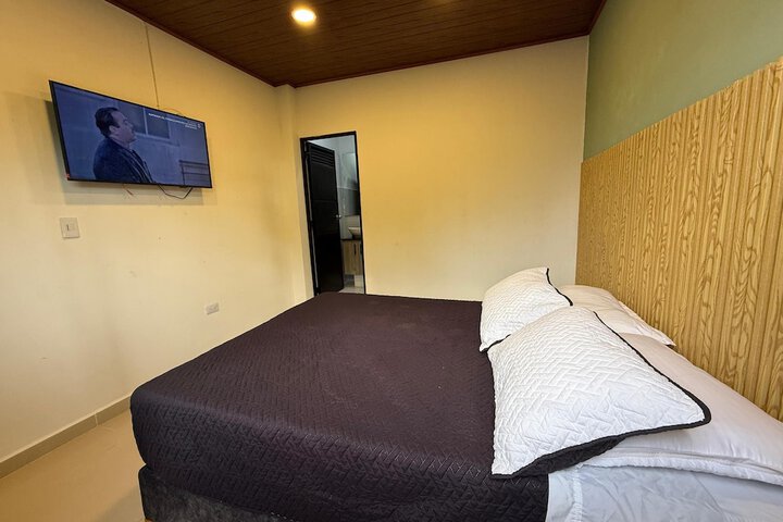 Room 4 of 10