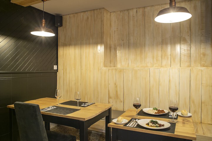 Dining 43 of 76