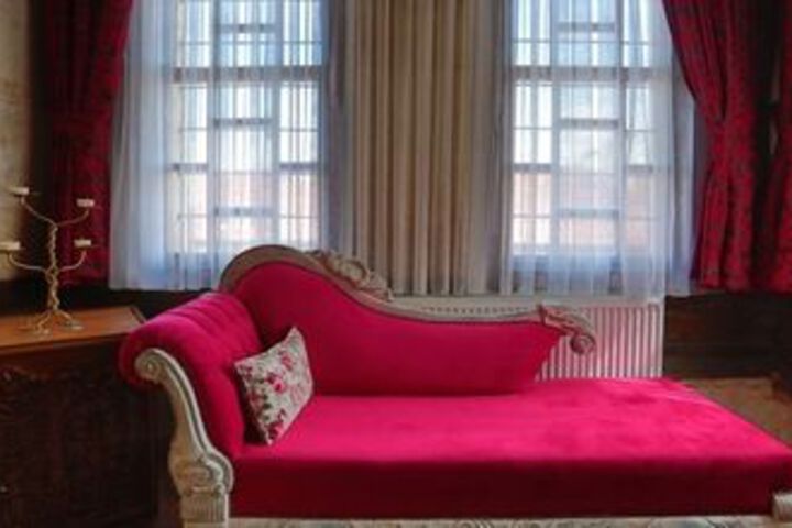 Room 27 of 32