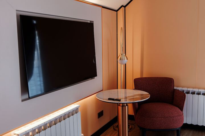 Room 13 of 76