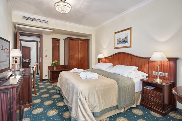 Room 12 of 81