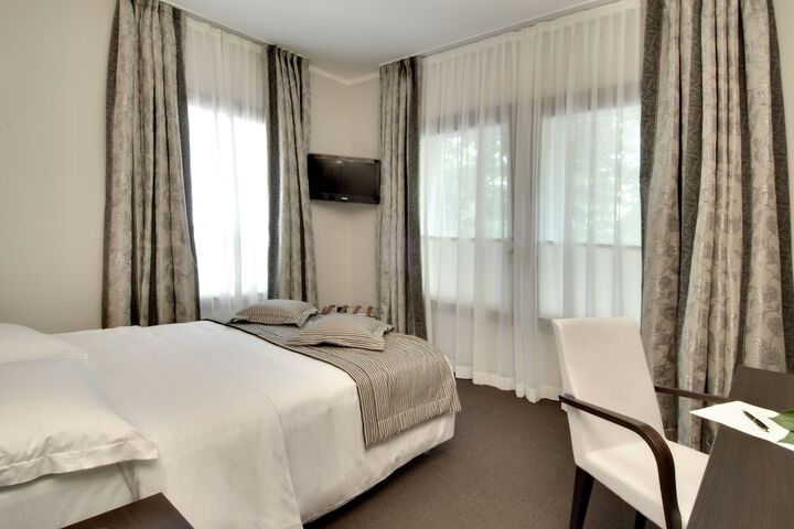 Room 19 of 49