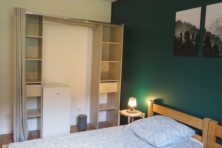 Room 16 of 28
