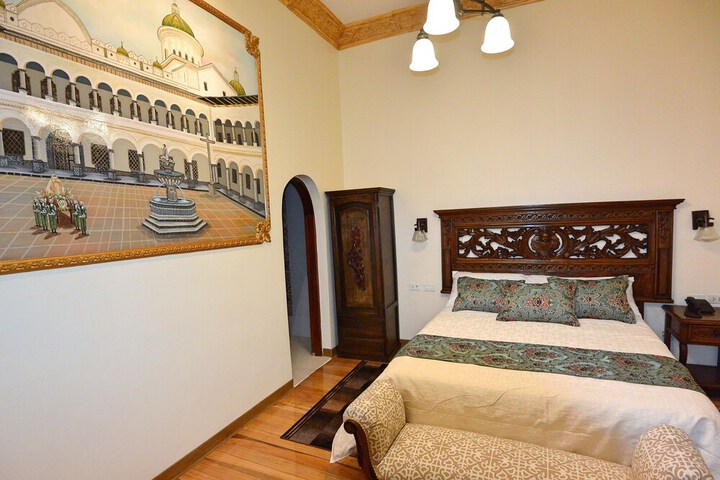 Room 16 of 82