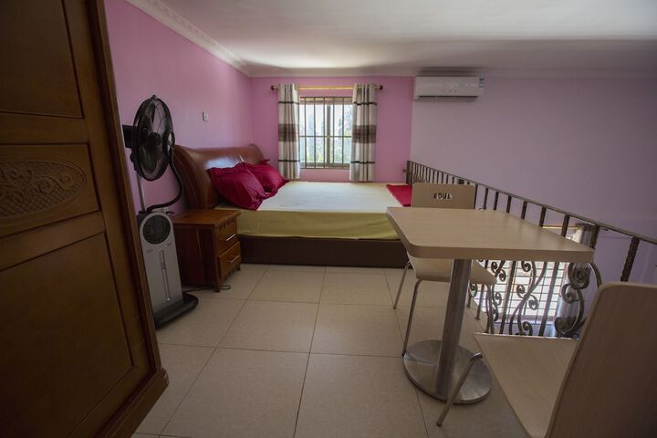 Room 2 of 36