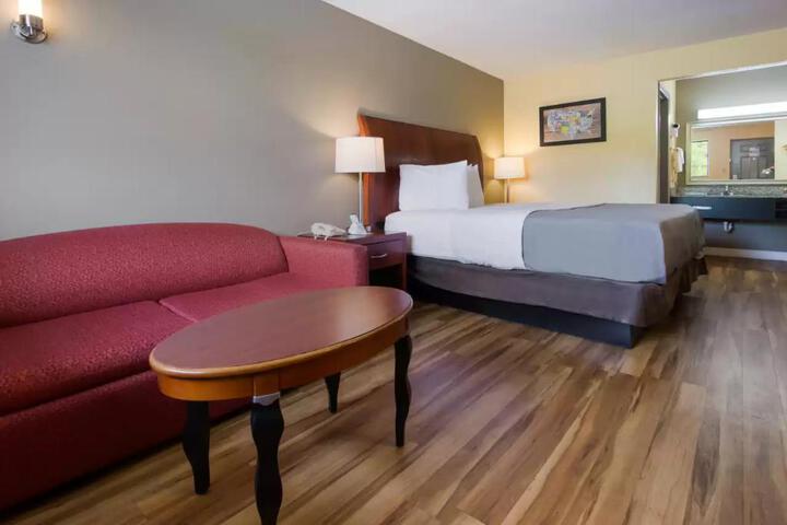 Efficiency King Bed (6 of 8)
