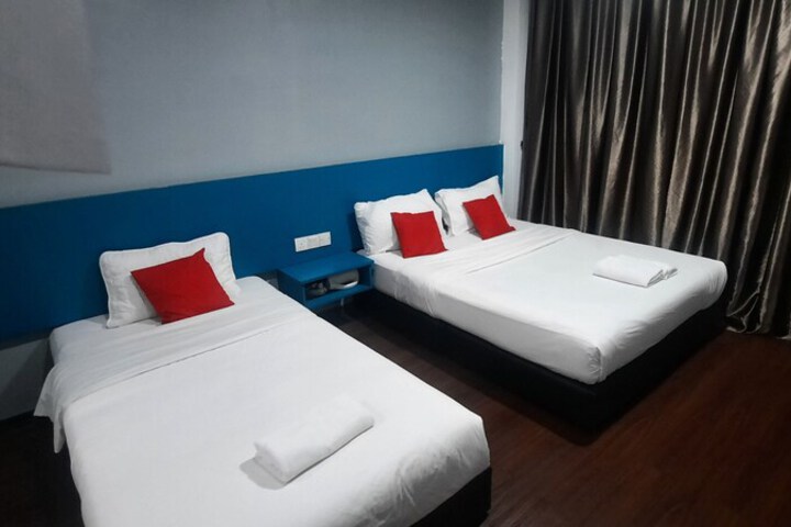 Room 12 of 28