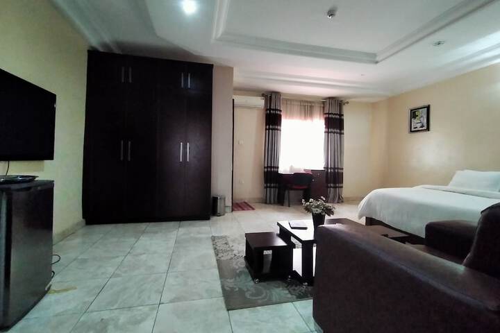 Room 16 of 38