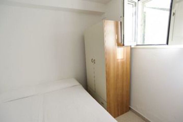 Room 16 of 26