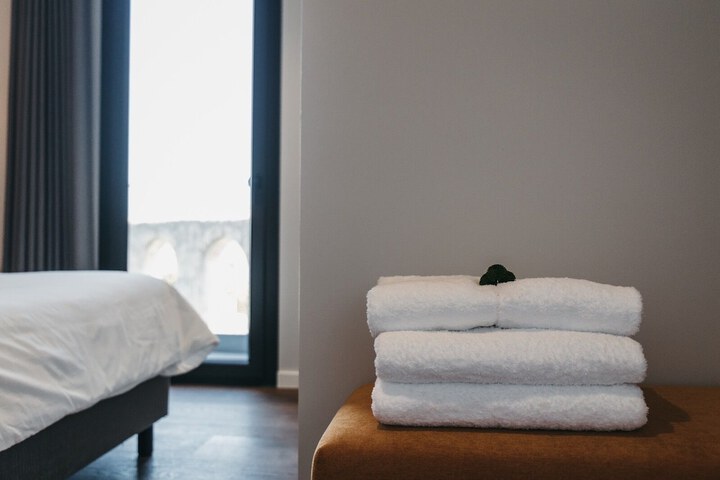 Room 7 of 28