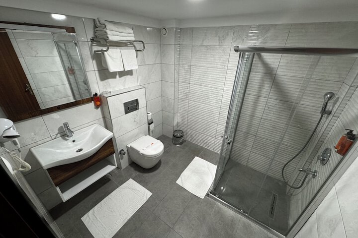 Room 28 of 40