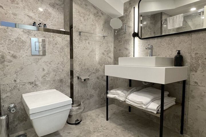 Room 35 of 127