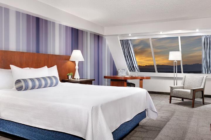 Standard Room, King or Two Doubles (8 of 8)