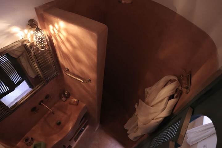 Room 27 of 70
