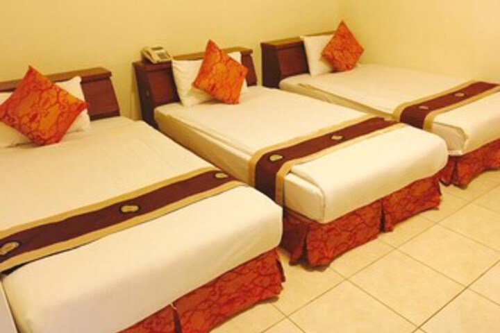 Room 7 of 9