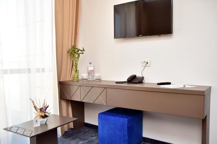 Room 7 of 42